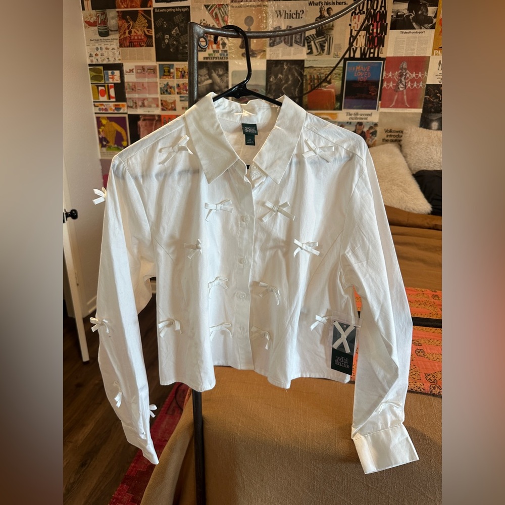 Wild Fable cropped button down white shirt size M